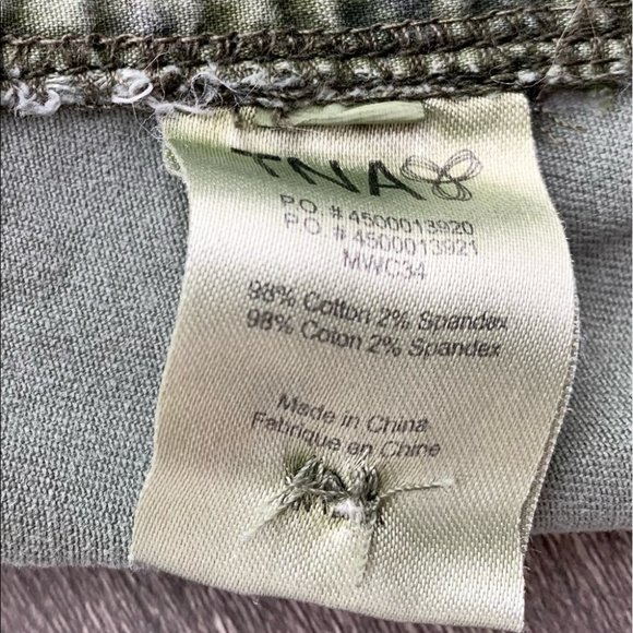 Aritzia TNA Cargo Utility Army Green Shorts Size 0 - Picture 8 of 15